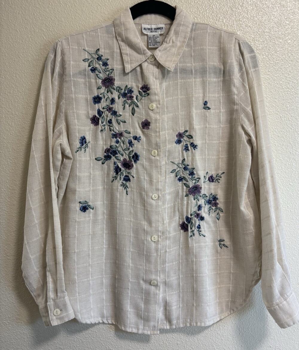 VTG Floral Embroidered Button Down Shirt Cottagecore Granny Grandmacore Size 8P